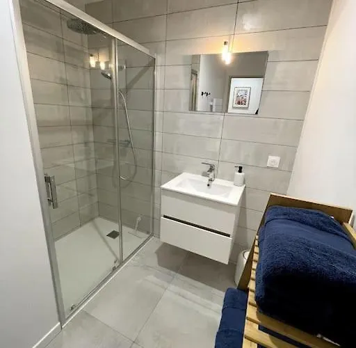 A Proximite Immediate De La 2