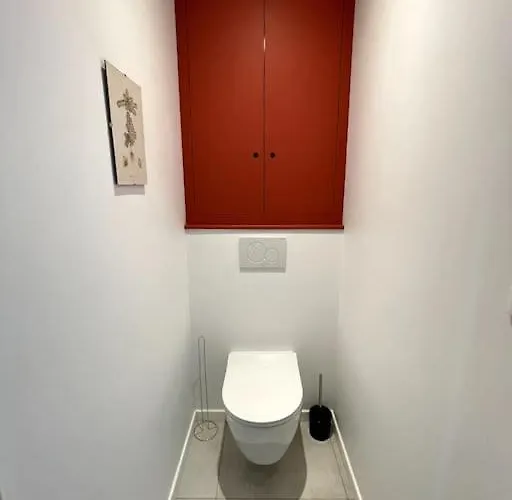 à Proximité Immédiate De La 2 *